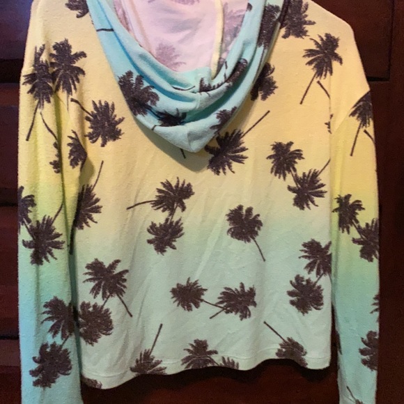 Justice hooded shirt - Picture 2 of 3